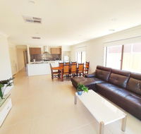 Comfortable 5BR House 6mins to Werribee Station.Great Ocean Road tourist stopover - Local Tourism
