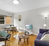 Comfy one-bedroom unit between city and airport - Accommodation Australia