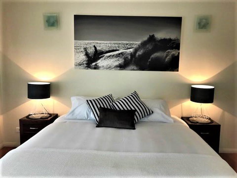 Compass Point 8 - Accommodation Australia 2