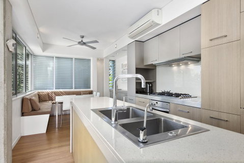 Contemporary & Central, Sunshine Beach - Accommodation Australia 2