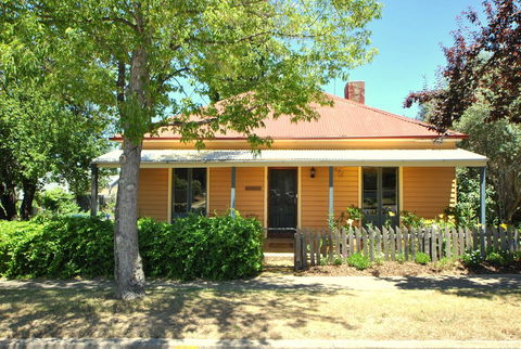 Cooma Cottage - Accommodation Australia 0