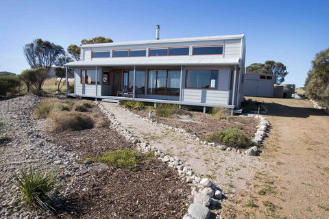 Coorong Aurora - Breathtaking Waterfront Escape - Accommodation Australia 2