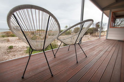 Coorong Aurora - Breathtaking Waterfront Escape - Accommodation Australia 3