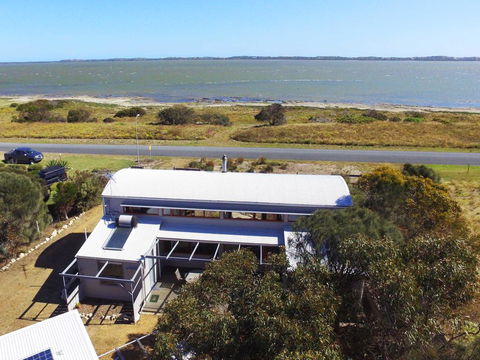 Coorong Aurora - Breathtaking Waterfront Escape - Accommodation Australia 1