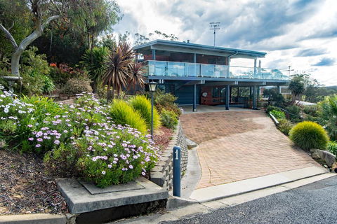 Coota Views - Accommodation Australia 2