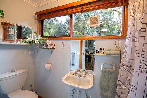 Coota Views Unit - Accommodation Australia 3
