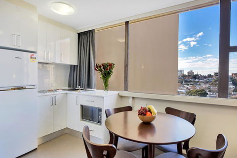 Cosmopolitan Apartment At College St - Accommodation Australia 0
