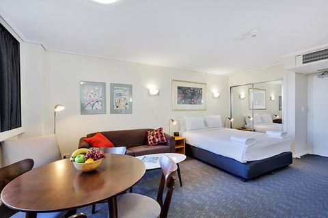 Cosmopolitan Apartment At College St - Accommodation Australia 1