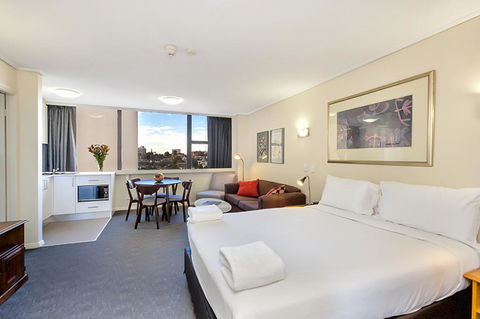 Cosmopolitan Apartment At College St - Accommodation Australia 2