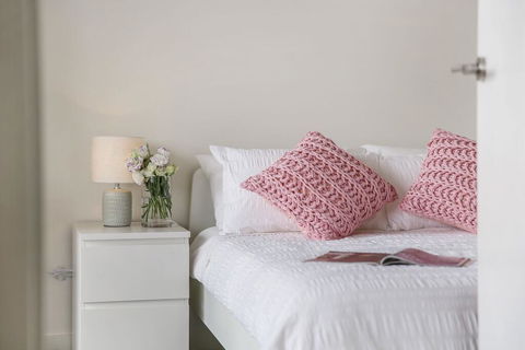 Cosy 3BR Penthouse Close To Westfield And Train - Accommodation Australia 0