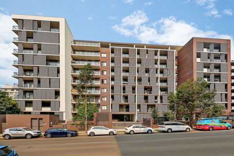 Cosy 3BR Penthouse Close To Westfield And Train - Accommodation Australia 1
