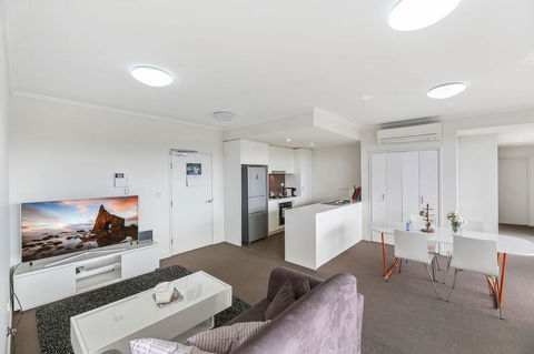 Cosy 3BR Penthouse Close To Westfield And Train - Accommodation Australia 3