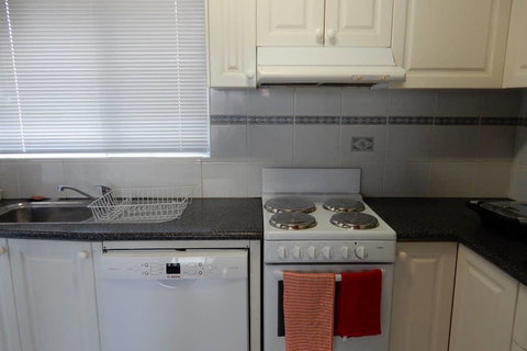 Cosy Apartment Close To Shops & Beach - Local Tourism 3