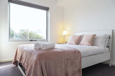 Cosy Apartment Near Racecourse - Accommodation Australia 3
