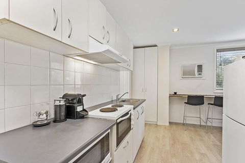 Cosy Studio Apartment Seconds From Manly Beach - Accommodation Australia 2