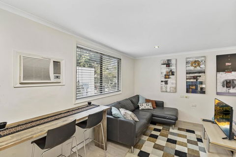 Cosy Studio Apartment Seconds From Manly Beach - Accommodation Australia 0