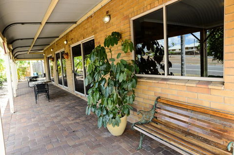 Country Comfort Gin Gin Wild Scotsman Motor Inn - Australia Shopping 3