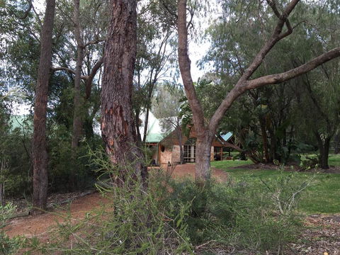 Country Retreat On 1 Acre With Pool, Hot Tub Surrounded By Trees - Accommodation Australia 0