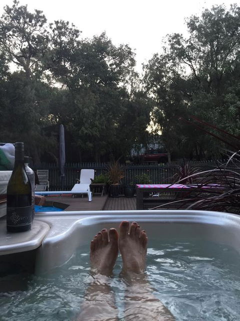 Country Retreat On 1 Acre With Pool, Hot Tub Surrounded By Trees - Accommodation Australia 2