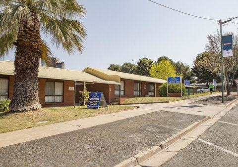 Country Roads Motor Inn - Accommodation Australia 0