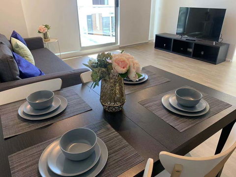 Cozy & Brand New Apt In The Heart Of Western - Accommodation Australia 3