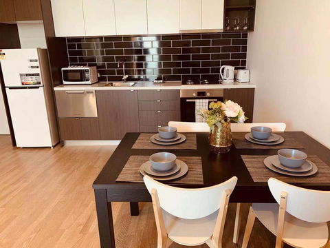 Cozy & Brand New Apt In The Heart Of Western - Accommodation Australia 2