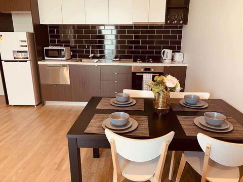 Cozy & Brand New Apt In The Heart Of Western - Accommodation Australia 0