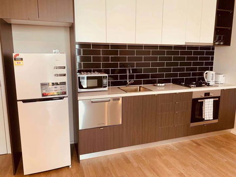 Cozy & Brand New Apt In The Heart Of Western - Accommodation Australia 1