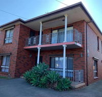 Cozy Ensuite Master Bedroom in Bentleigh East - Australia Shopping