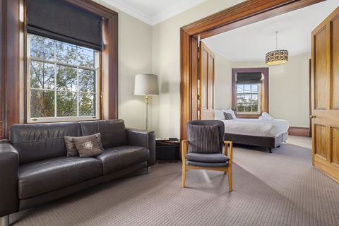 Cromwell Apartment - 3 Red Doors Battery Point - Australia Shopping 1