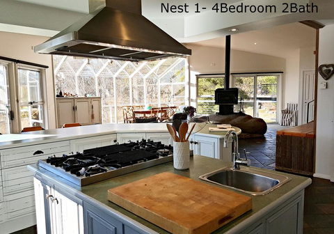 Crowes Nest Apartments - Accommodation Australia 0