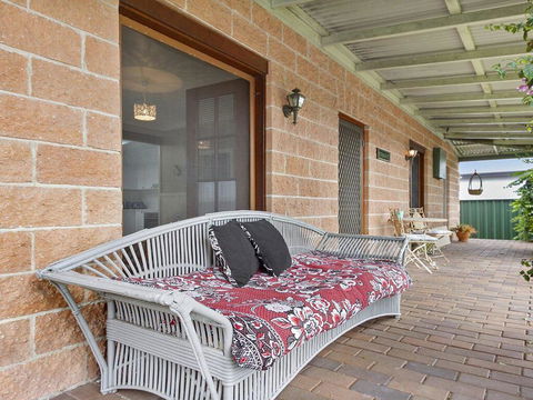 Cudgee - Quaint Cottage With Separate Cabin - Accommodation Australia 0