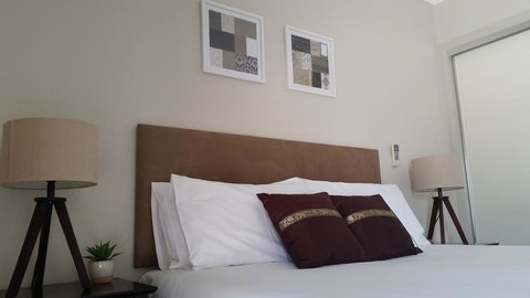 Cypress Waterfront Spa Apartment - Accommodation Australia 2