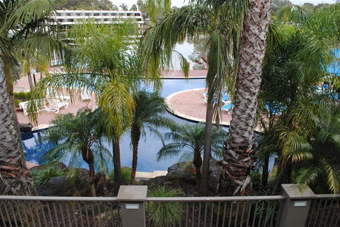 Cypress Waterfront Spa Apartment - Accommodation Australia 1