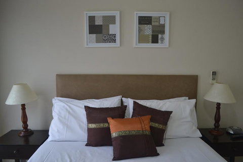 Cypress Waterview Spa Apartment - 37B - Accommodation Australia 2