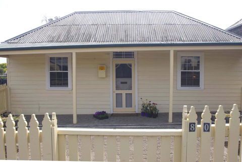 Darcy's Cottage On Piper - Local Tourism 0