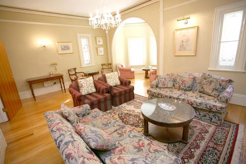 Darcy's Hotel - Accommodation Australia 2