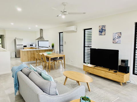 DAYDREAMING Airlie Beach, Water Views & Only 200m To Boardwalk. - Accommodation Australia 0