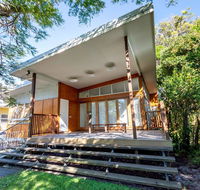 Decked out for a Fantastic Holiday - Winnett St Woorim Upstairs only - Accommodation Australia