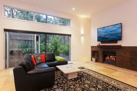 Deja Vu Estate - Accommodation Australia 1