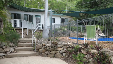 Del-Haven Opposite Alma Bay - Accommodation Australia 0