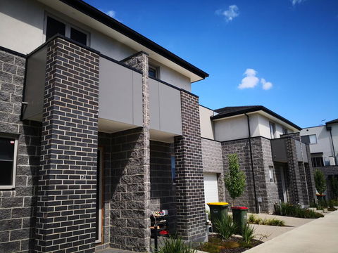 Delicate And Peaceful Bundoora Townhouse 12 - Accommodation Australia 0