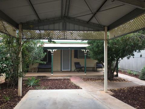 Desert Flower Cottages On Wolfram St - Accommodation Australia 2