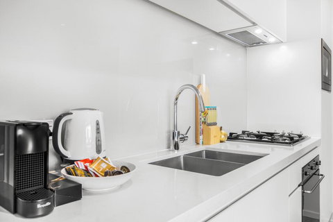 Designer Apartment With Luxury Amenities - Australia Shopping 3