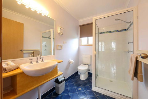 Discovery Parks - Eden - Australia Shopping 1