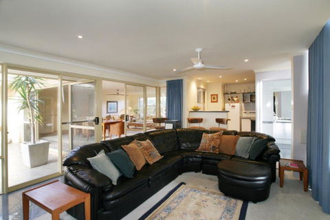 Dolphin 3 Bedroom House By Shoalwater Executive Homes - Accommodation Australia 0