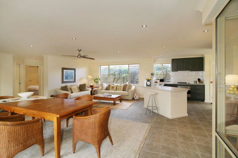 Dolphin 3 Bedroom House By Shoalwater Executive Homes - Accommodation Australia 3