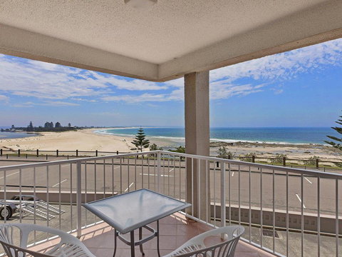 Dolphin Court 4 - Local Tourism 2