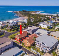 Doncaster - Yamba Main beach and sea pool - Accommodation Australia