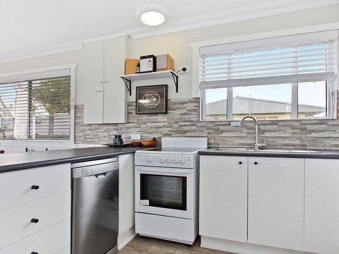 Dunkarein - 600m To Bosom Beach - Accommodation Australia 1